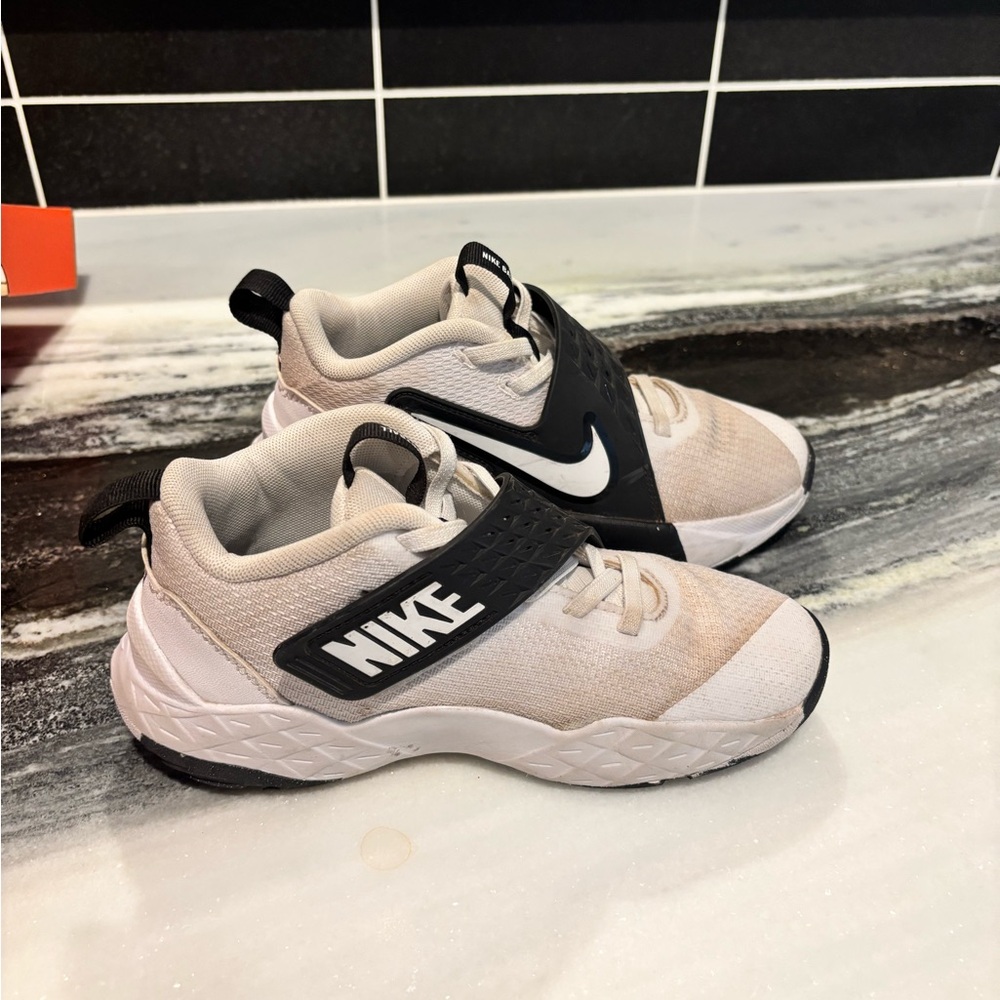 Nike Kids Sneakers in Black and Cream
